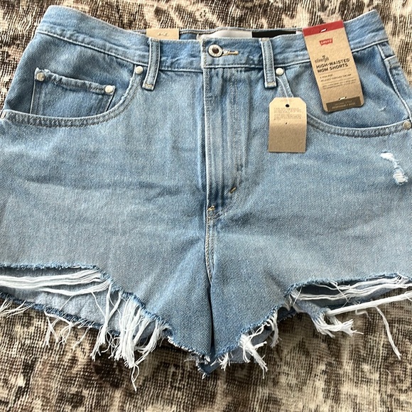 Levi's Pants - Levi’s Silvertab high waisted distressed mom denim shorts size 31